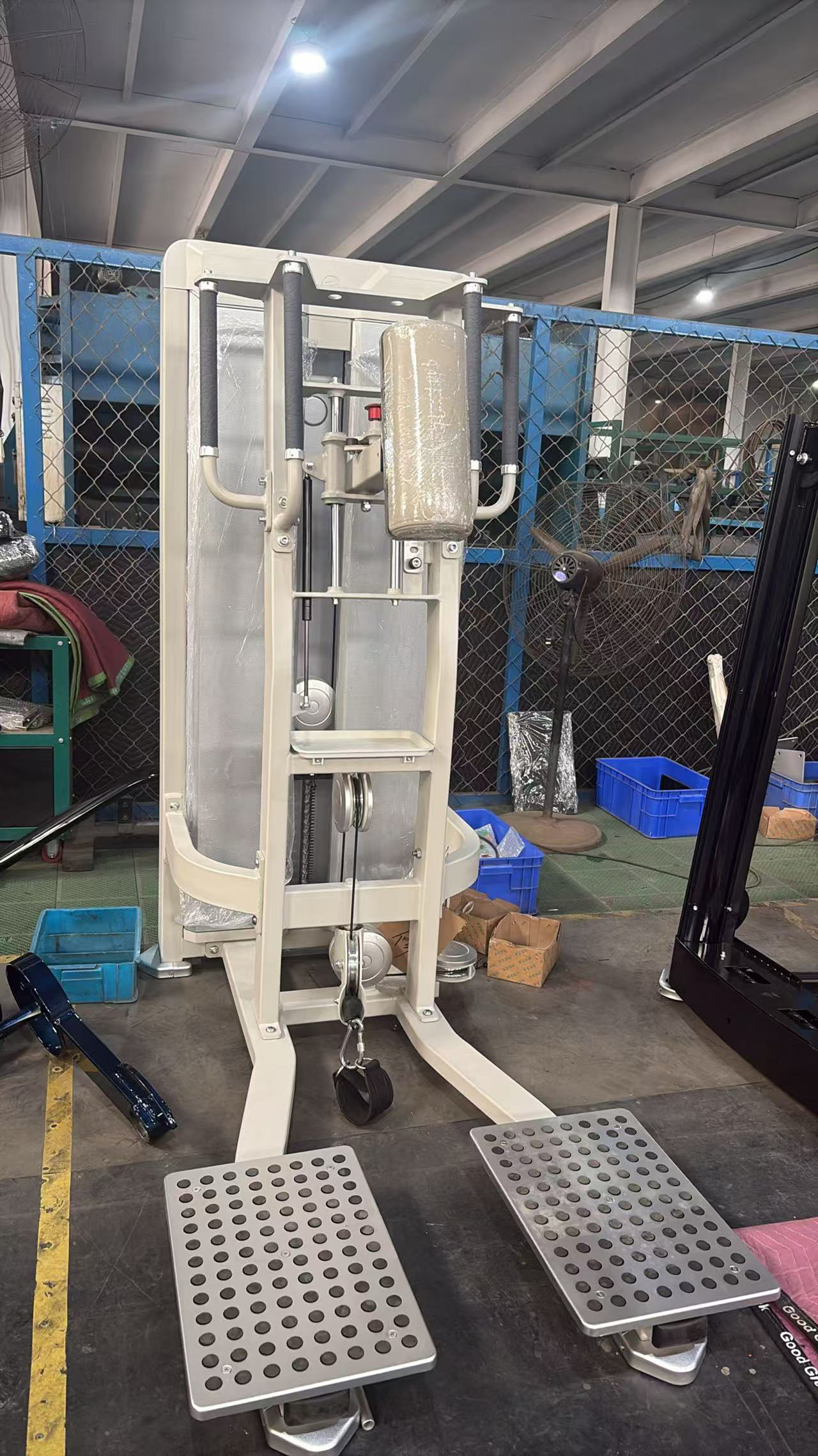 GL-1002 Standing Glute Machine