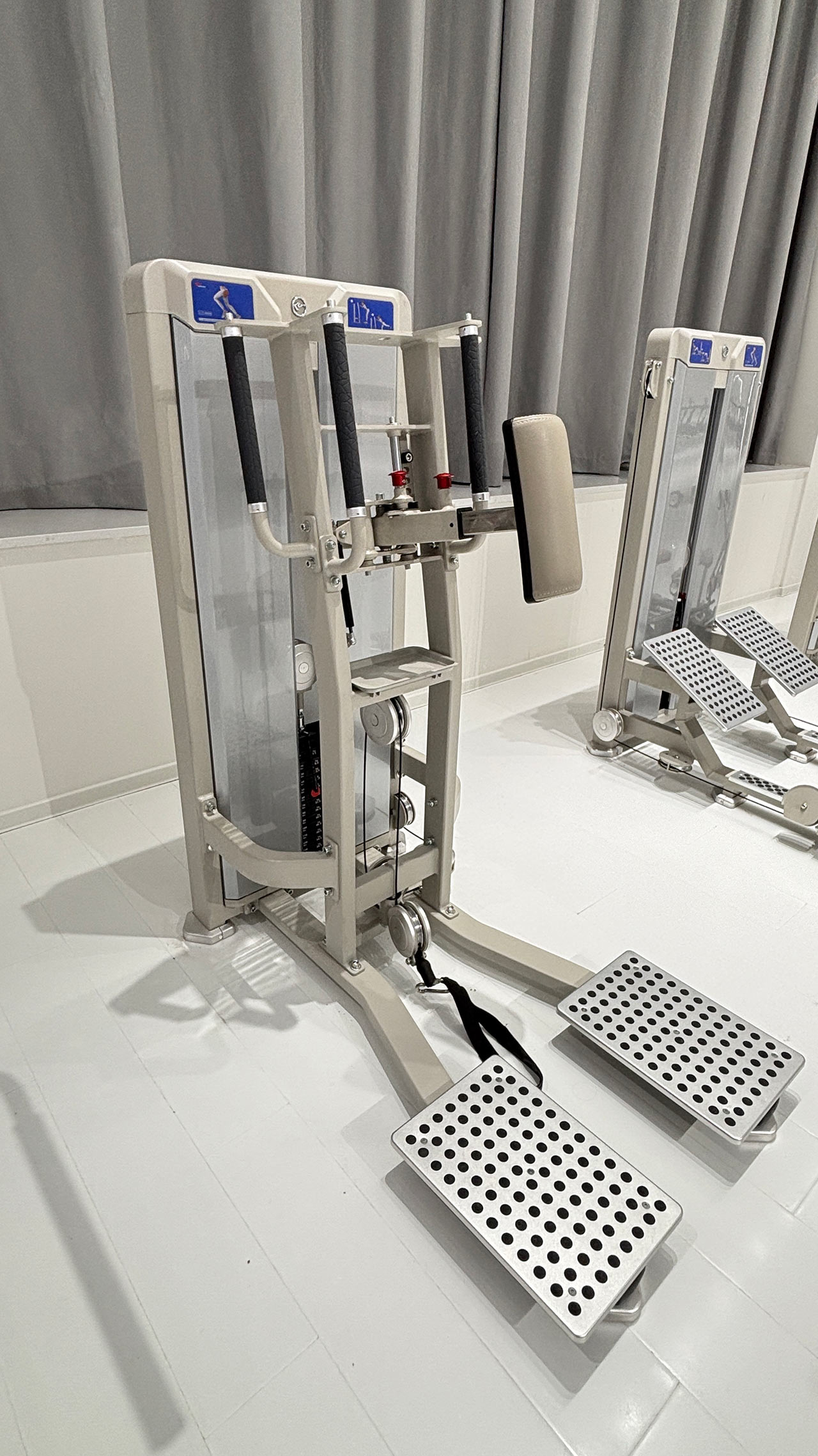 GL-1002 Standing Glute Machine