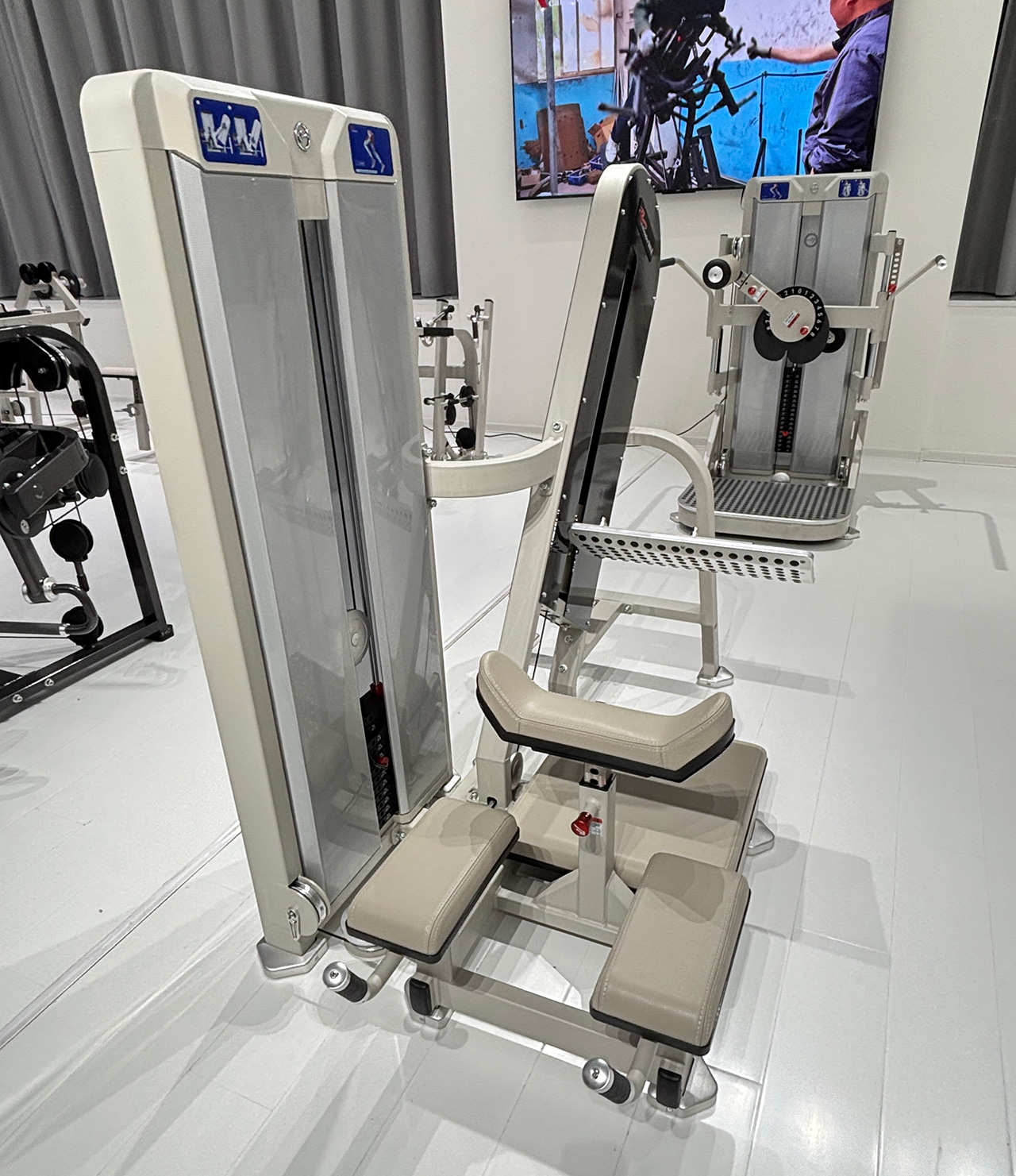GL-1007 Prone Glute Machine 