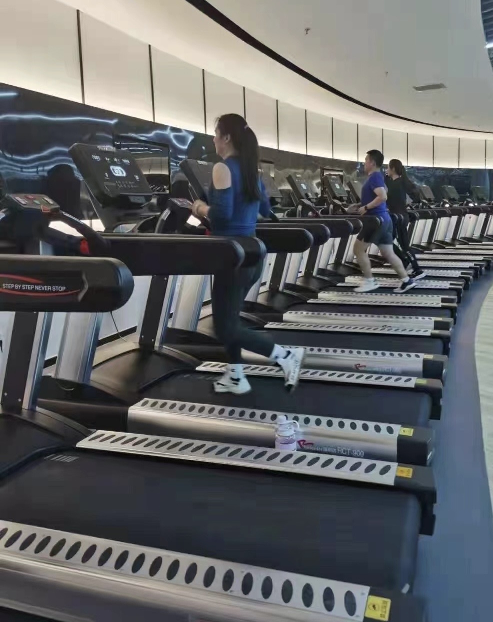 What Are The Hazards Of Static Electricity To Human Sports Health, Especially When Running?